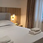 Floor * Tirana