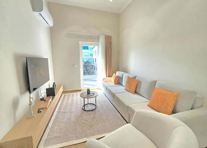Floor Apartment *